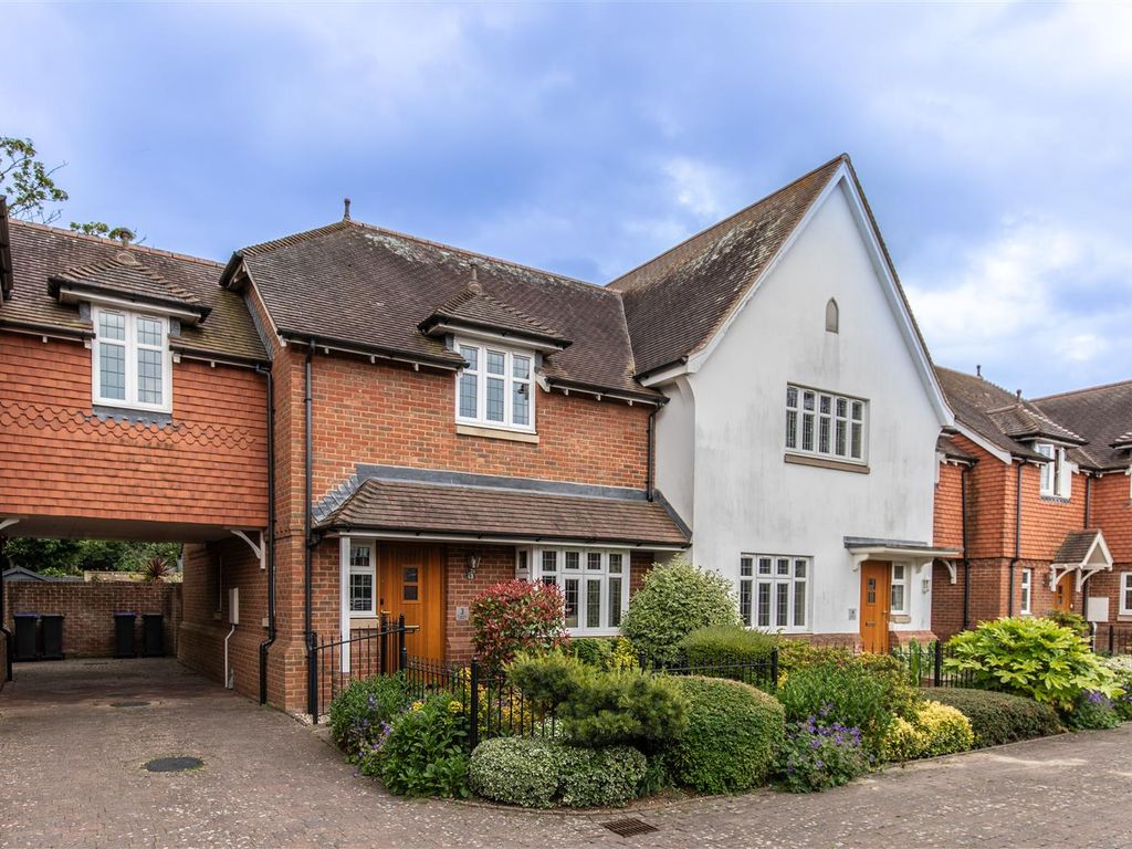 3 bed semidetached house for sale in St. Lawrence Mews, Worthing BN14