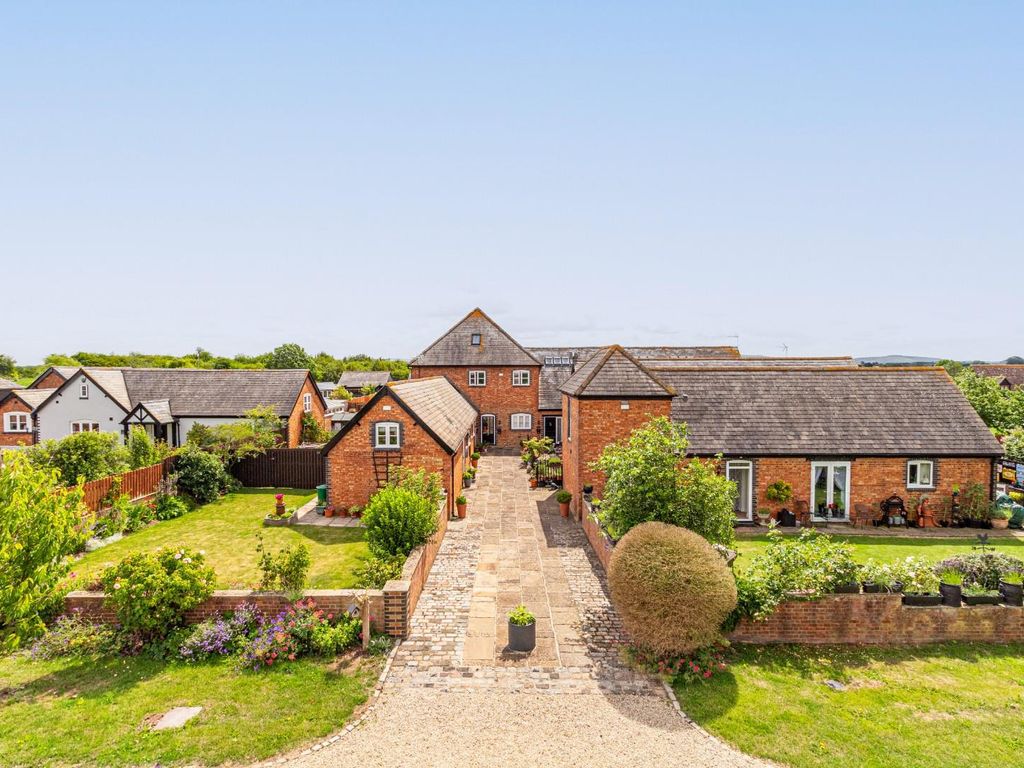 2 bed terraced house for sale in Ledburn, Leighton Buzzard LU7 Zoopla