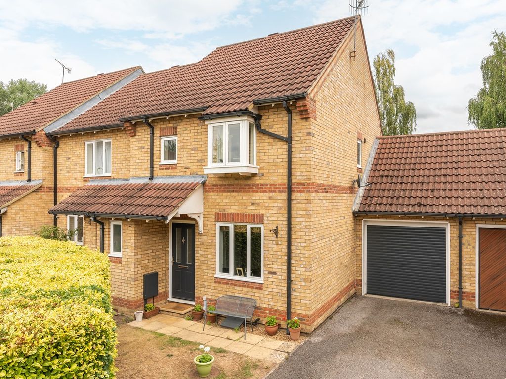 3 bed property for sale in Davis Road, Weybridge KT13 Zoopla