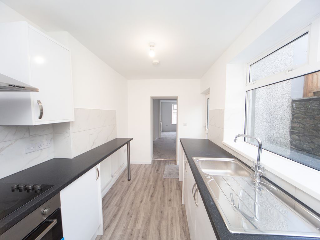 3 bed terraced house to rent in High Street, Six Bells, Abertillery