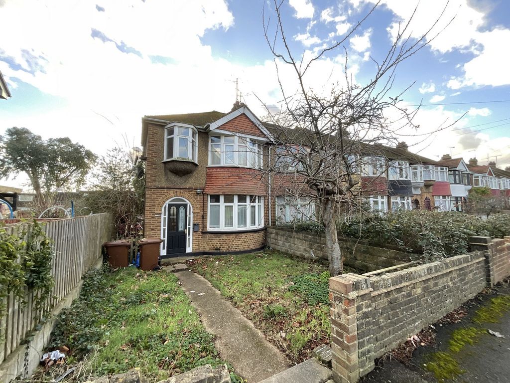3 bed end terrace house for sale in Grange Road, Gillingham ME7, £