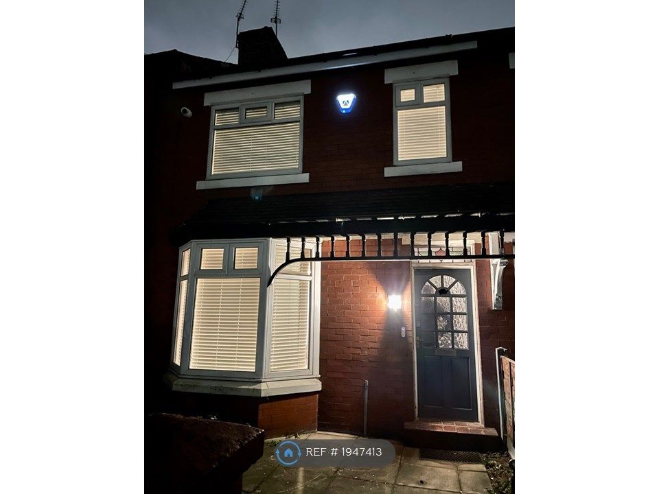 3 bed terraced house to rent in Cholmondeley Road, Salford M6, £1,050