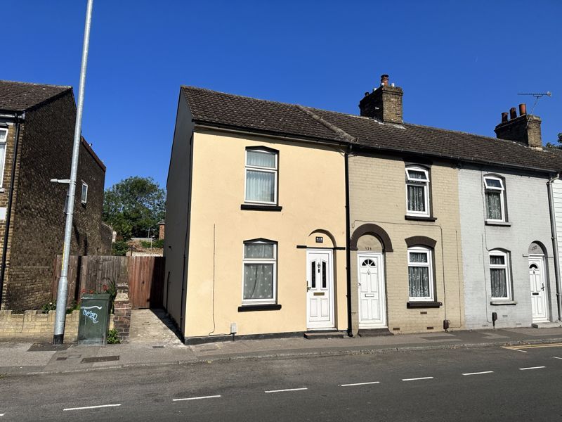 2 bed terraced house to rent in Chalkwell Road, Sittingbourne ME10 Zoopla
