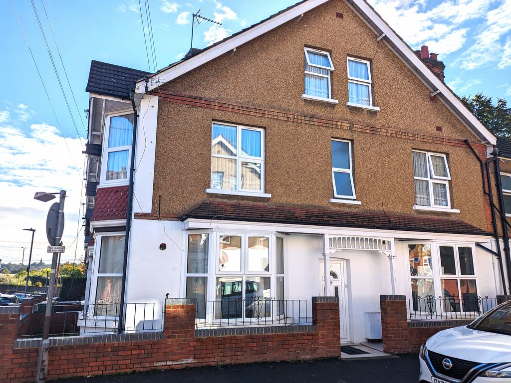 1 bed flat to rent in Granville Road, Watford WD18, £900 pcm Zoopla