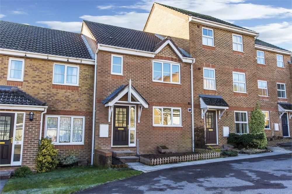 3 bed terraced house to rent in Le Fay Drive, Chandler's Ford