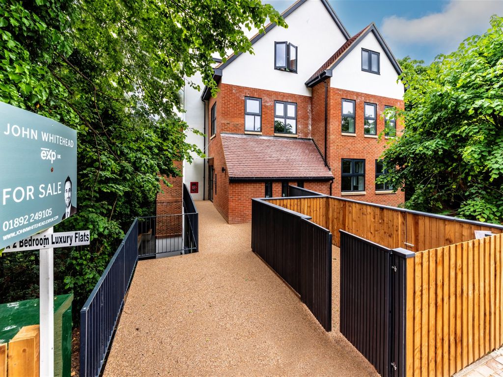 2 bed flat for sale in Linden Park Road, Tunbridge Wells TN2, £575,000