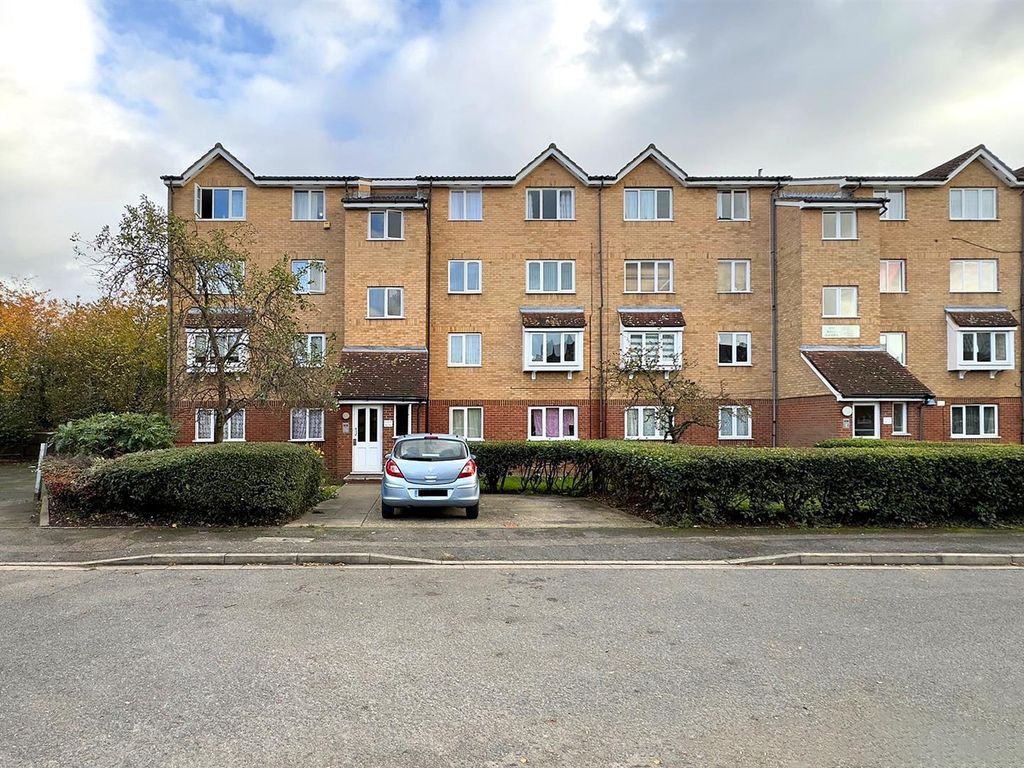 1 bed flat for sale in Chaffinch Close, London N9, £210,000 Zoopla