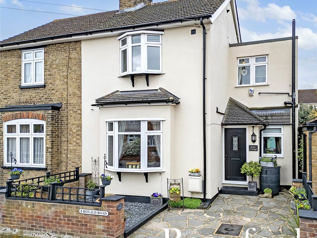 3 bed semidetached house for sale in Ronald Road, Romford RM3, £