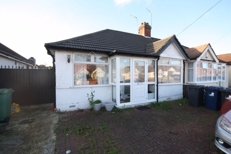 3 bed semidetached bungalow for sale in Moat Farm Road, Northolt UB5