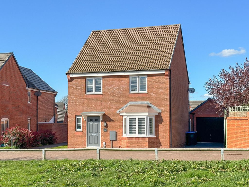 4 bed detached house for sale in Moseley Avenue, Market Harborough