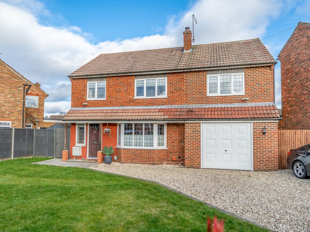 4 bed detached house for sale in Lea Road, Camberley, Surrey GU15, £