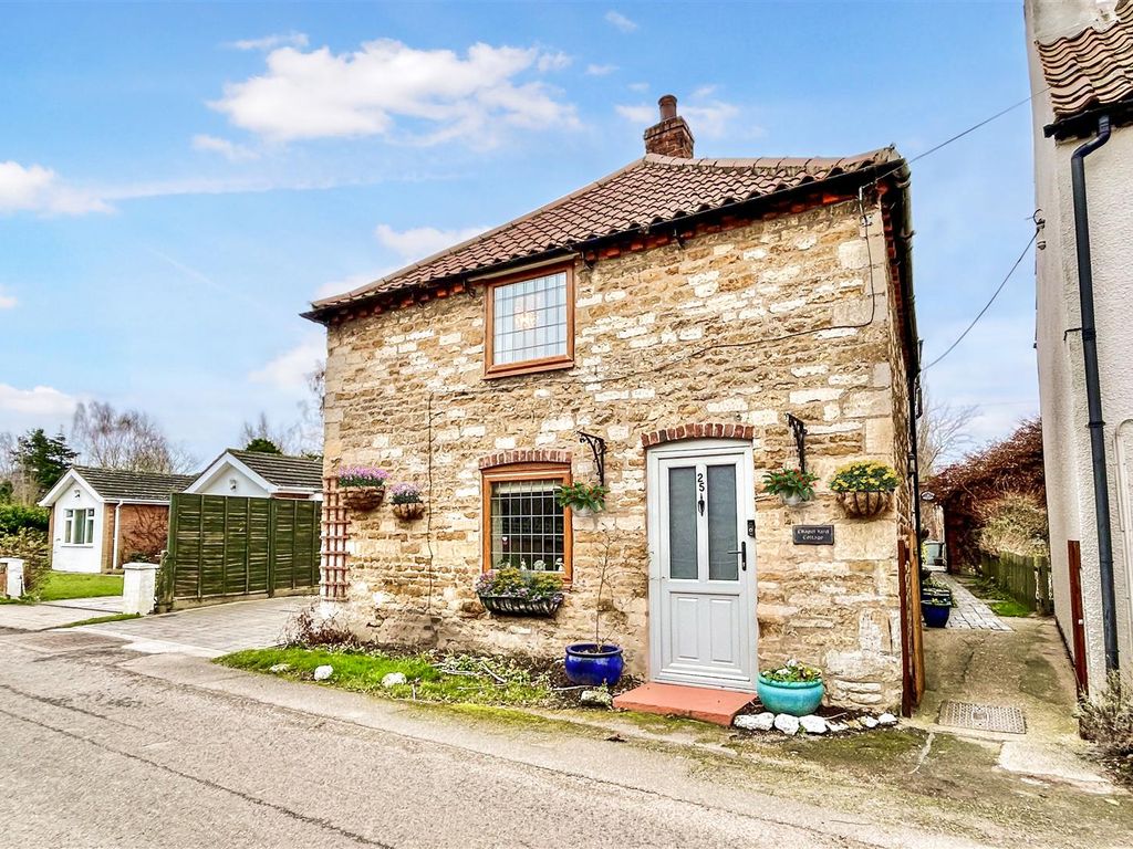 2 bed property for sale in West Street, Barkston, Grantham NG32, £