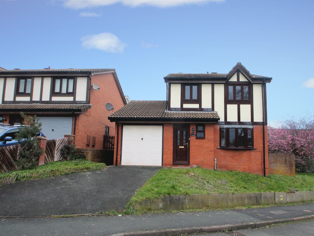 3 bed detached house for sale in Little Henfaes Drive, Welshpool SY21