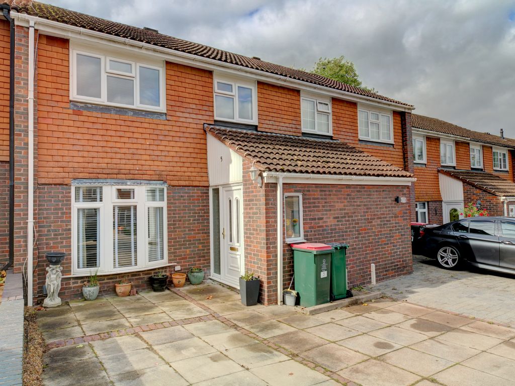 3 bed terraced house for sale in Ambleside Close, Ifield, Crawley RH11, £300,000 Zoopla