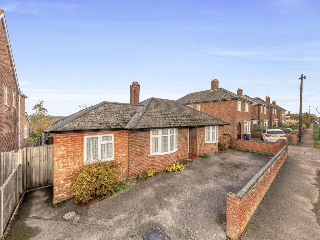 4 bed detached bungalow for sale in Serby Avenue, Royston SG8 Zoopla