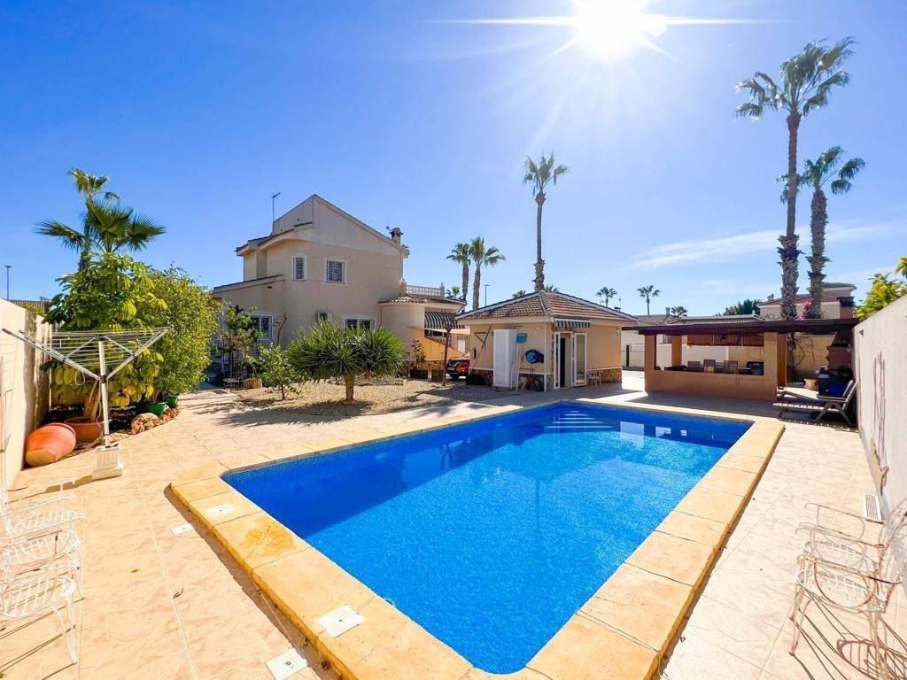 4 bed villa for sale in Valencia, Spain Zoopla