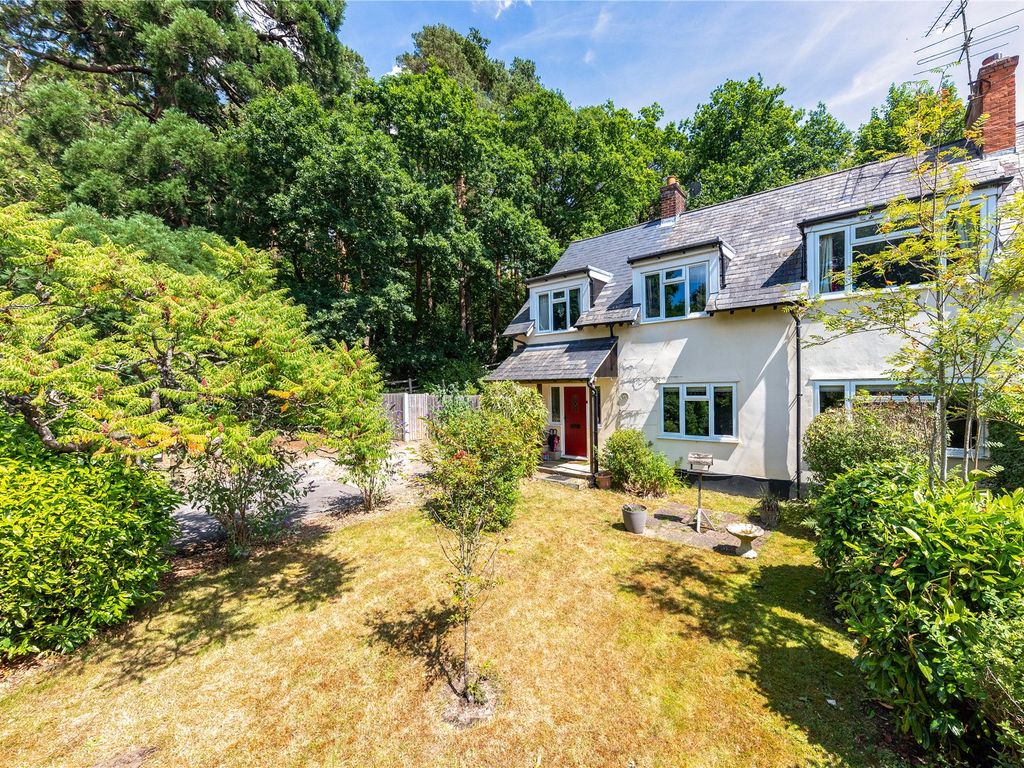 5 bed semidetached house for sale in School Hill, Crowthorne