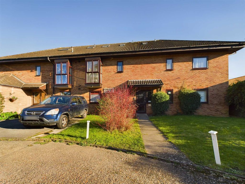 2 bed flat to rent in Cressington Place, Bourne End SL8, £1,250 pcm