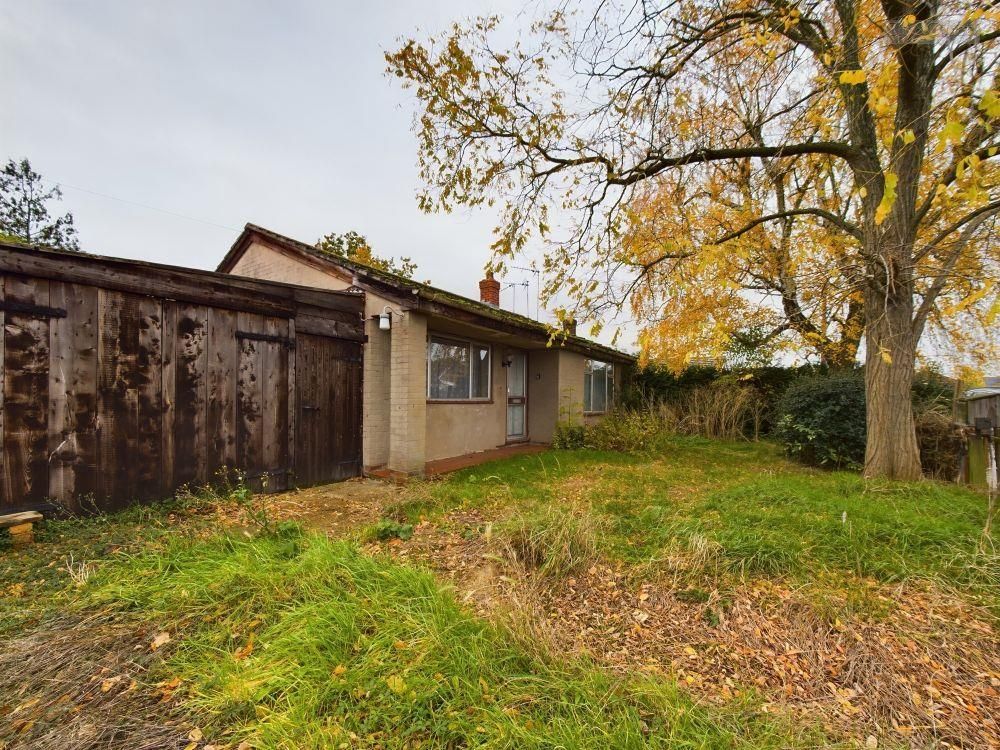 3 bed detached bungalow for sale in Chesham Road, Sawtry, Huntingdon