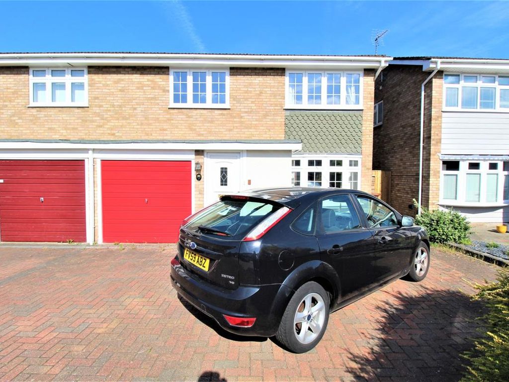 4 bed semidetached house to rent in Mayfields, Grays RM16 Zoopla