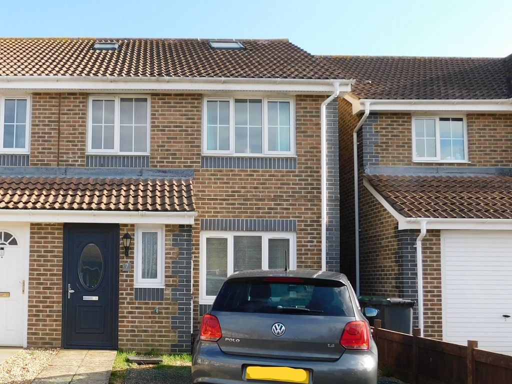 3 bed semidetached house for sale in Howard Close, LeeOnTheSolent