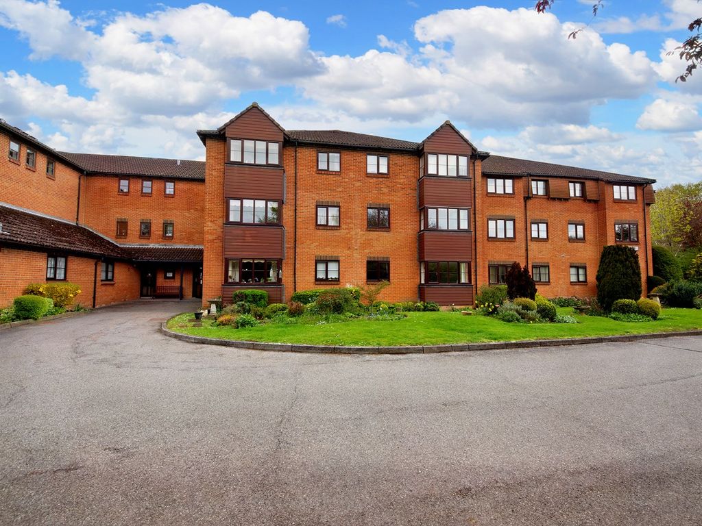 1 bed property for sale in Oakfields, Lychpit, Basingstoke RG24, £