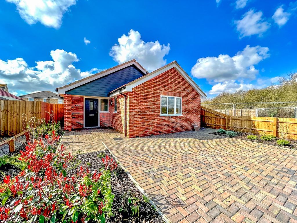 New home, 3 bed bungalow for sale in Field View, Bromley Road, Elmstead