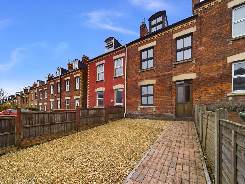 4 bed terraced house to rent in Bath Road, Stroud, Gloucestershire GL5