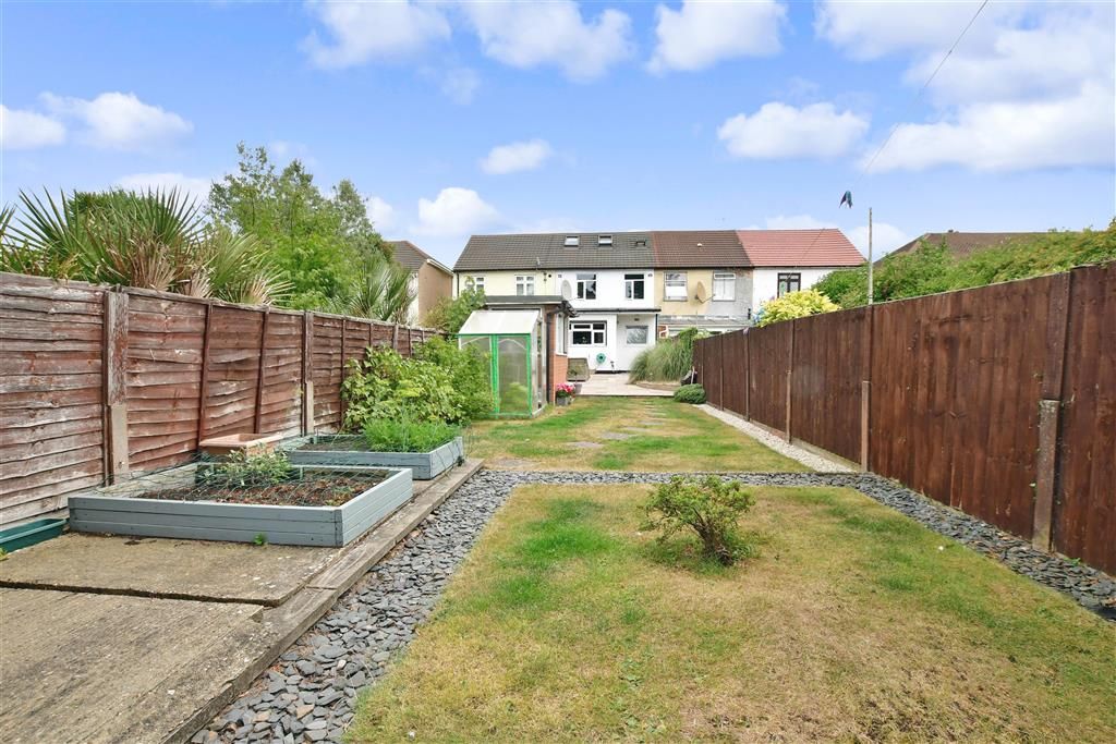 3 bed terraced house for sale in Beechwood Gardens, Rainham, Essex RM13