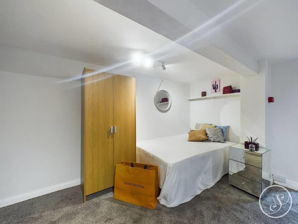 Studio to rent in Austhorpe Road, Crossgates, Leeds LS15, £575 pcm Zoopla