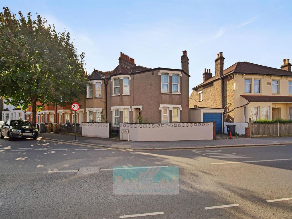 3 bed end terrace house for sale in Burdett Road, Croydon CR0, £400,000