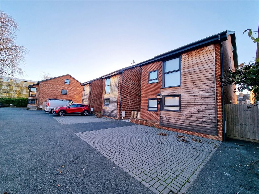 5 bed detached house for sale in Salisbury Place, Gosport, Hampshire