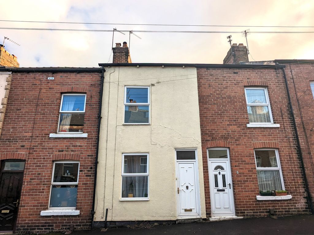 3 bed terraced house for sale in Beech Street, Harrogate HG2, £180,000