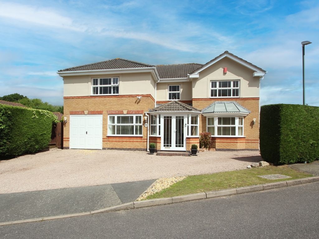 5 bed detached house for sale in Finch Croft, Balsall Common, Coventry