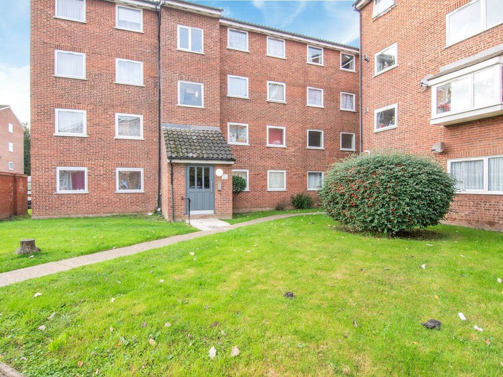 2 bed flat for sale in Gurney Close, Barking IG11 Zoopla
