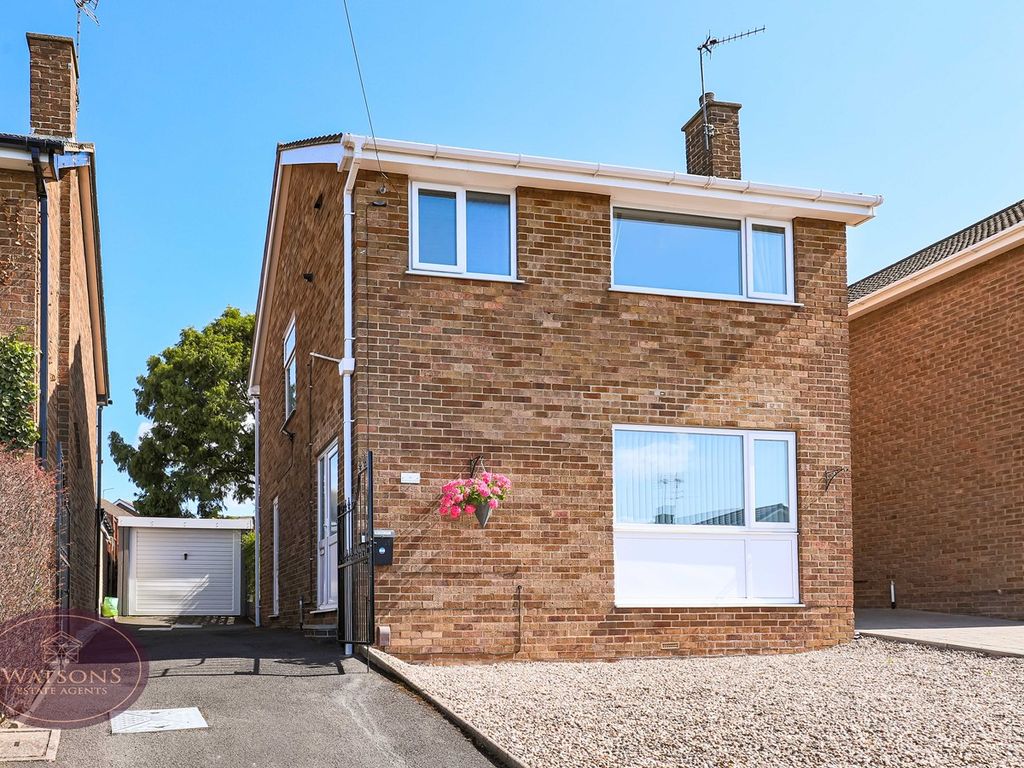 3 bed detached house for sale in Barlow Drive North, Awsworth, Nottingham NG16, £220,000 Zoopla