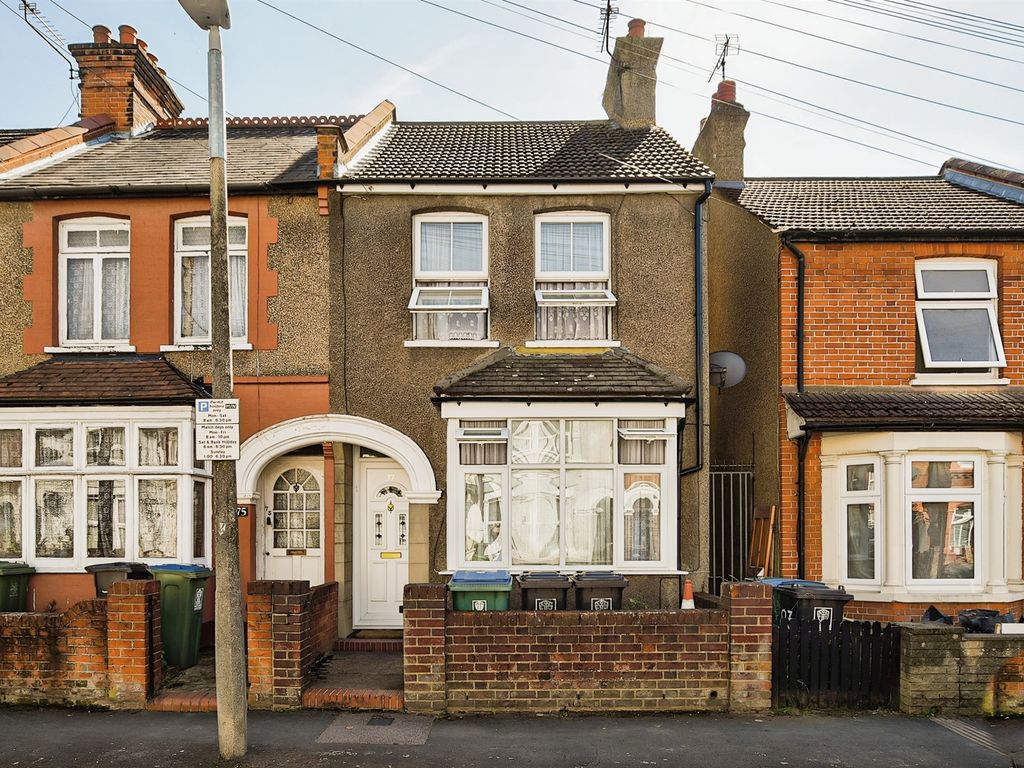 3 bed end terrace house for sale in Kensington Avenue, Watford WD18, £