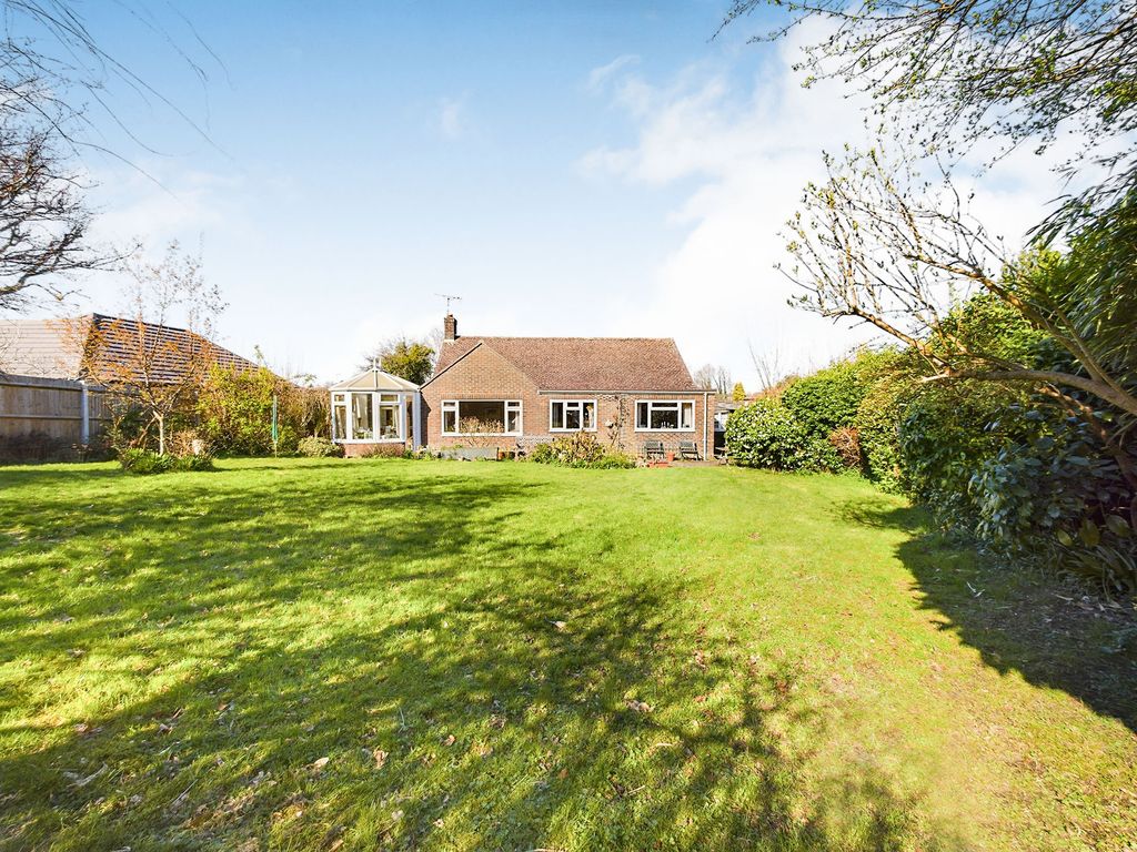 3 bed detached bungalow for sale in Trundle Mead, Horsham RH12 Zoopla