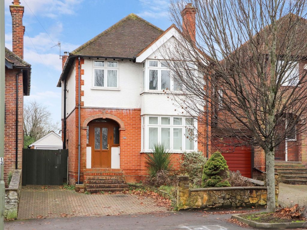 3 bed detached house for sale in Worplesdon Road, Guildford GU2, £