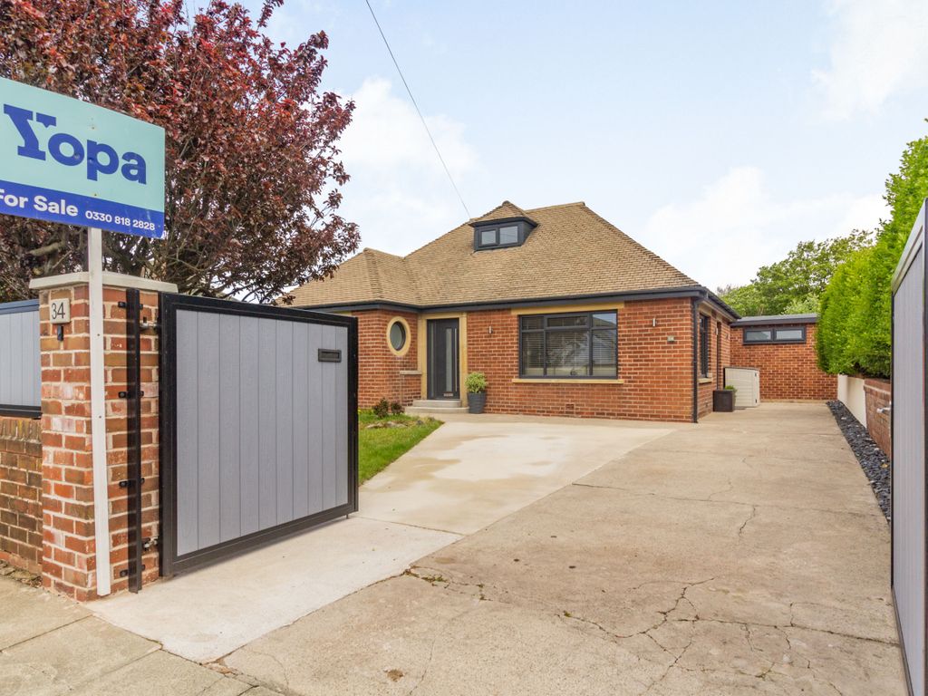 2 bed detached bungalow for sale in Blackpool Road North, St. Annes