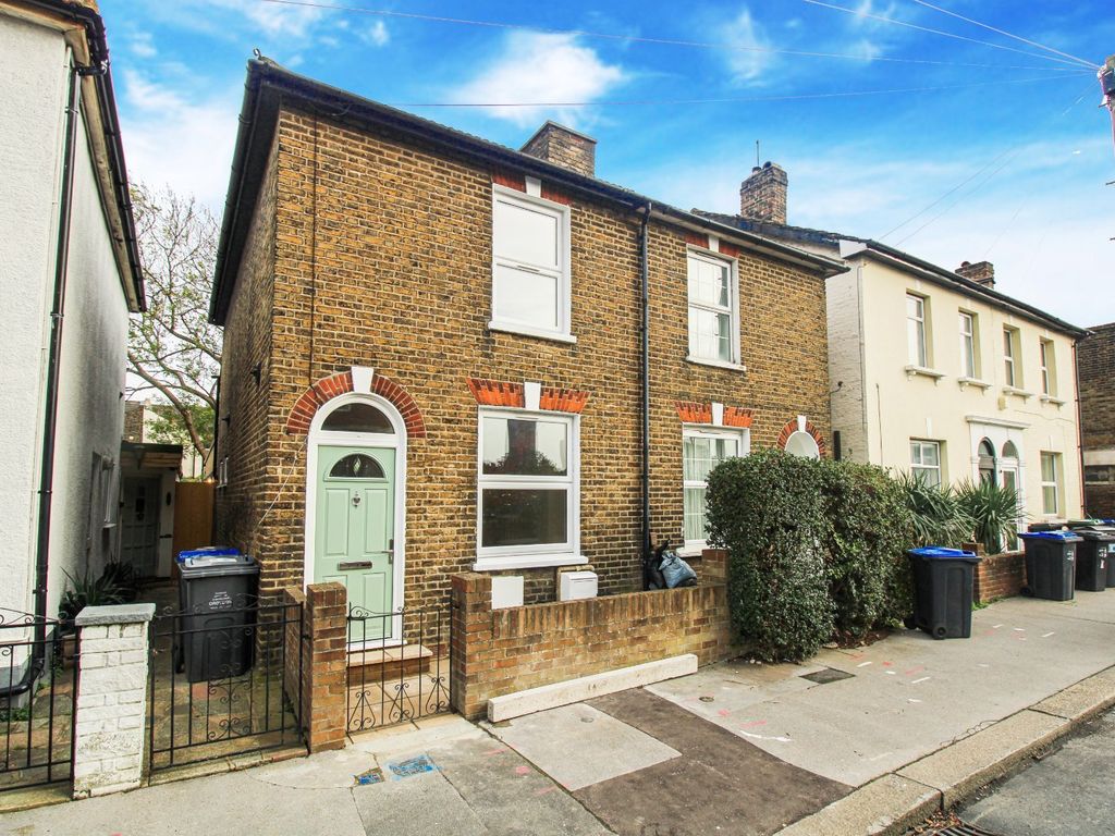 3 bed semidetached house to rent in Freemasons Road, Croydon CR0, £