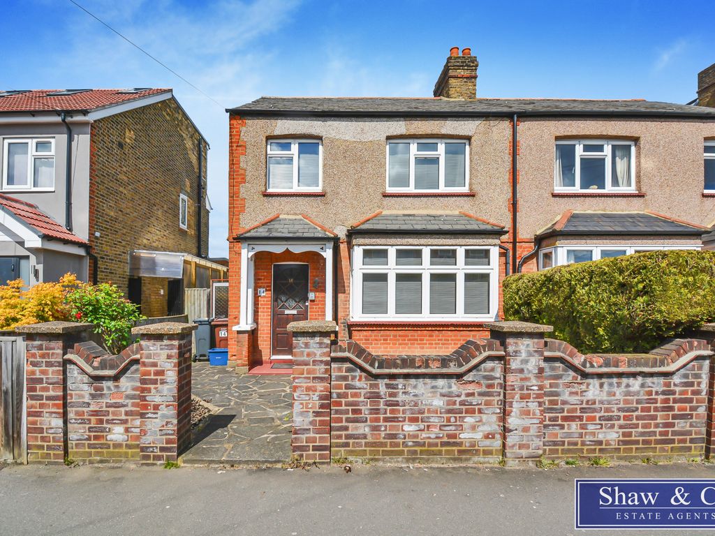 3 Bed Semi Detached House For Sale In Park Road Hounslow Tw3 £550 000