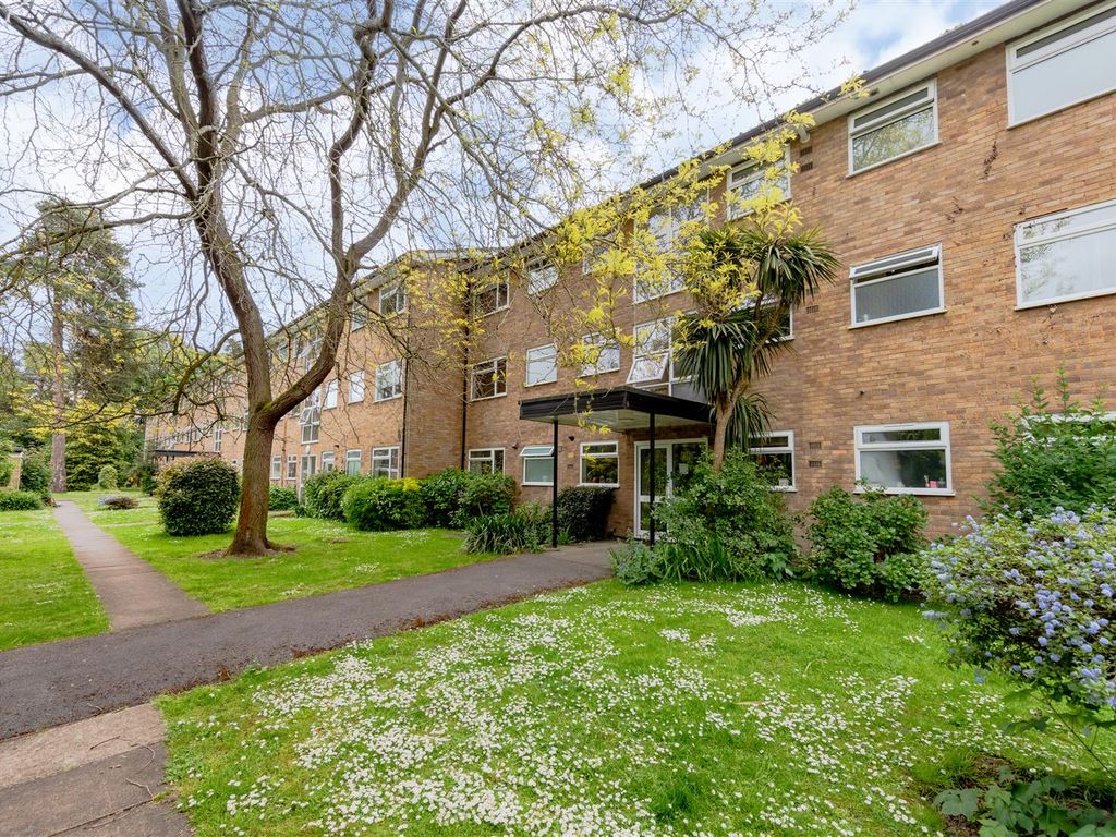 2 bed flat for sale in Brockley Combe, Weybridge KT13 Zoopla