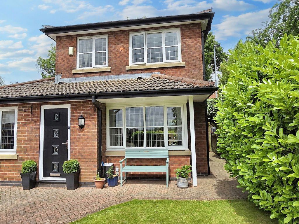 3 bed detached house for sale in Hillspring Road, Springhead, Oldham