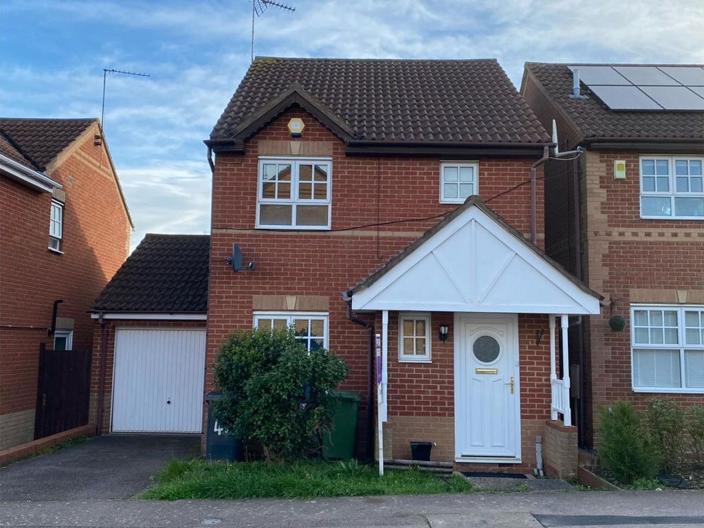 3 bed detached house for sale in Cotswold Drive, Wellingborough NN8, £