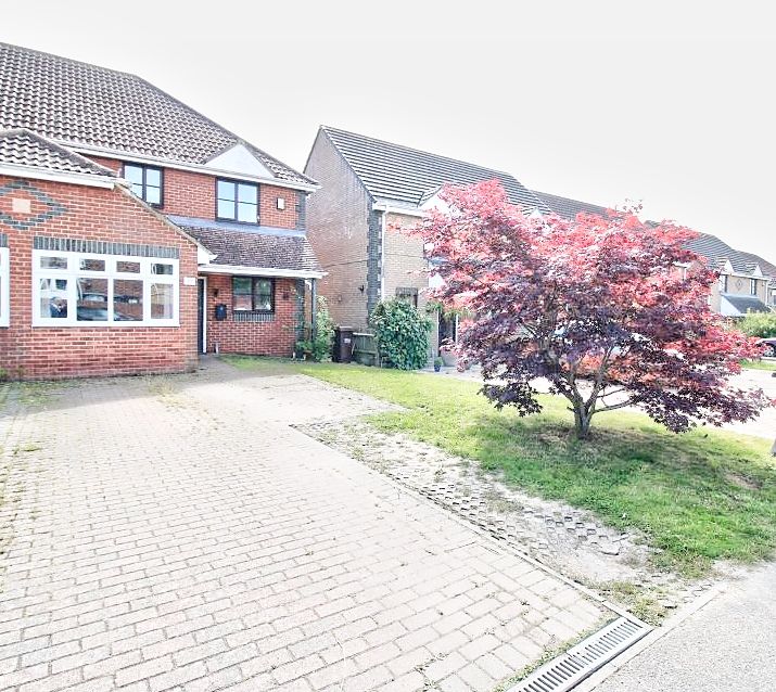 4 bed semidetached house for sale in Lynholm Road, Polegate BN26, £