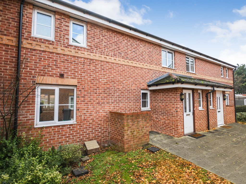 3 bed terraced house for sale in Battle Place, Reading RG30, £370,000
