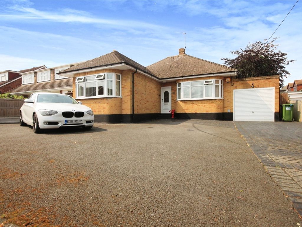 3 bed detached bungalow for sale in Belmont Avenue, Wickford, Essex