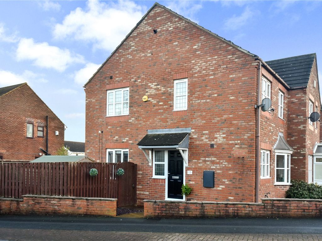 3 bed semidetached house for sale in Reedsdale Avenue, Gildersome