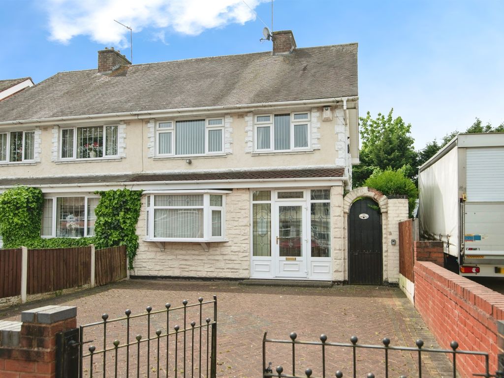 3 bed semidetached house for sale in Glebefields Road, Tipton DY4, £